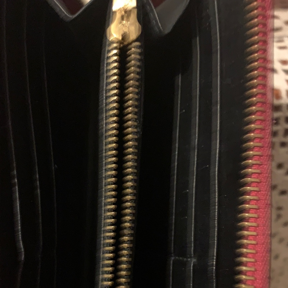 Loewe Raspberry Textured Zip Wallet - Picture 3 of 3